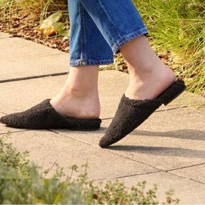 BIRDIES | The Lark Black Boucle Slides